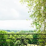 בית הארחה Chateau D'orion 4*